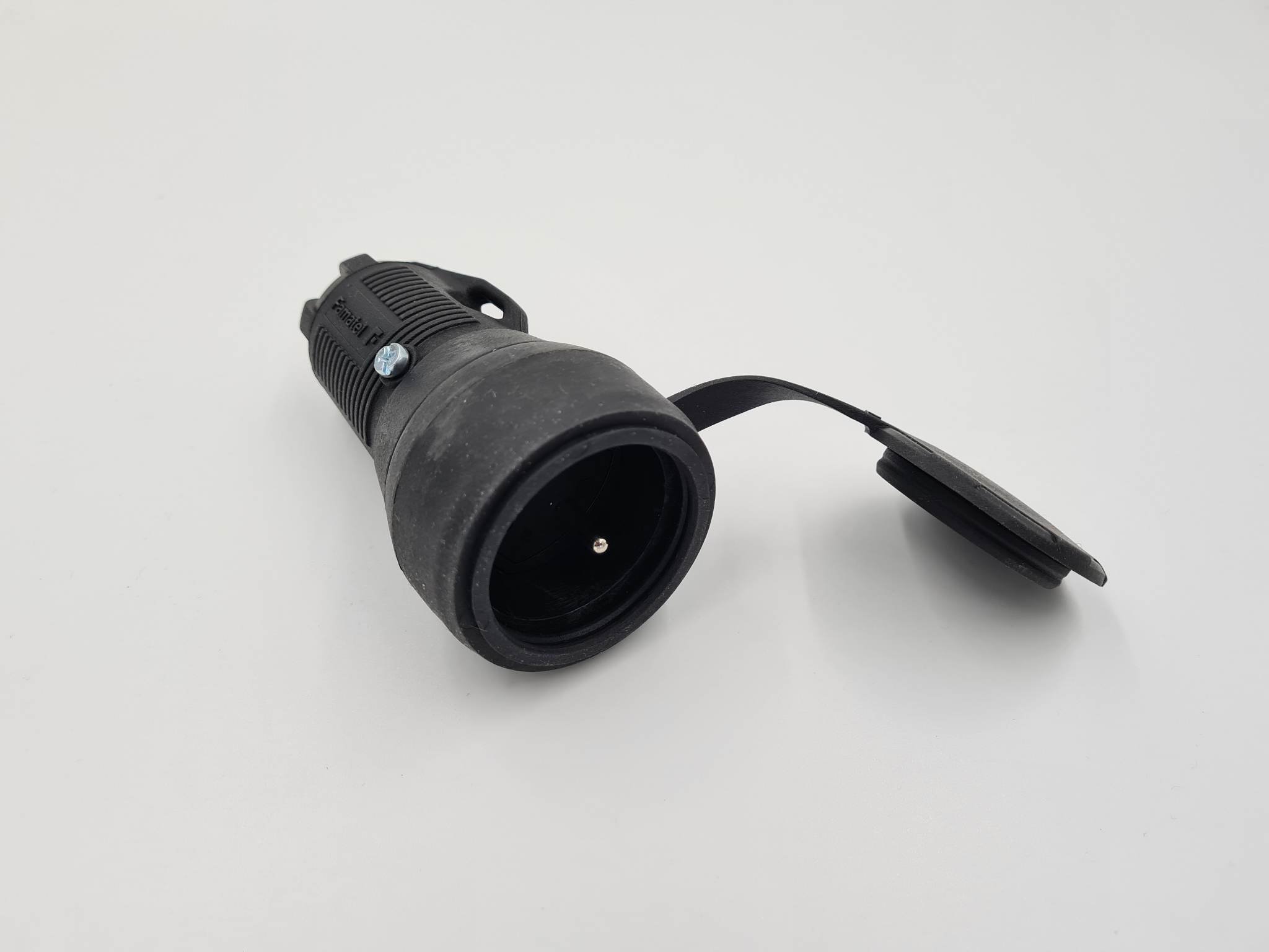 FAMATEL Gniazdo 16A 3P 250V IP54 gumowe z klapką 2167F