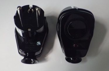 PCE Wtyczka kątowa z wyłącznikiem i diodą 16A 2P+Z 230V UNI-SCHUKO czarna IP20 (9002216s)