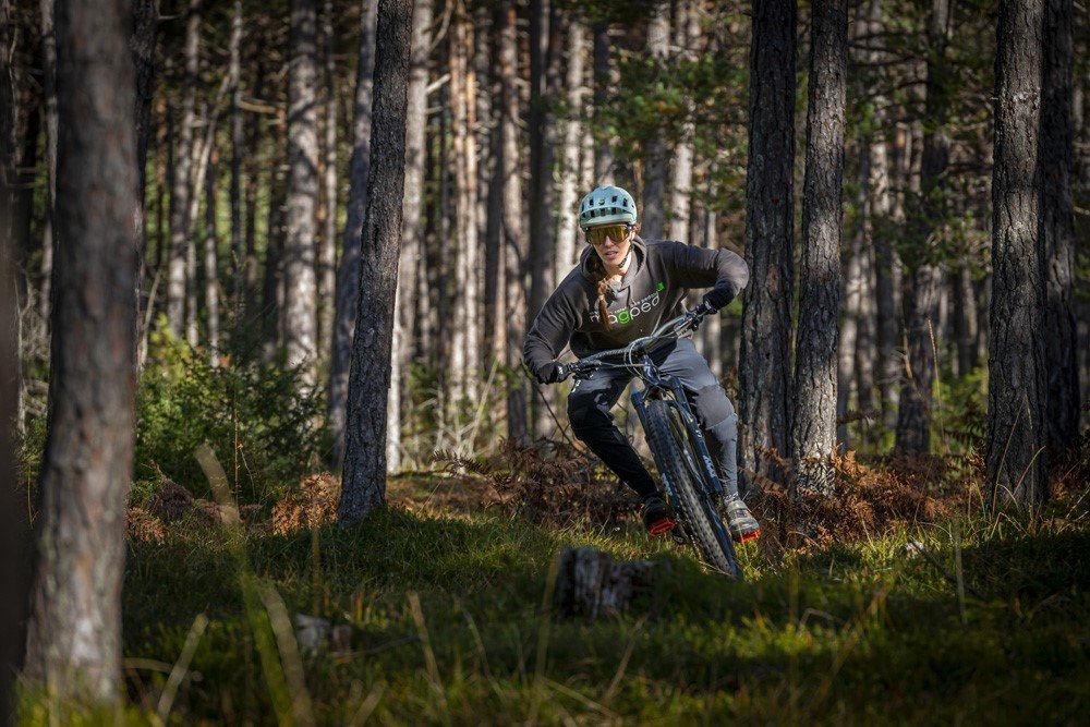 Asus Pedały MAGPED SPORT2 BLUE 150NM (Gravel, Trekking, MTB), Magnetyczne z blokami, Siła magnesu 150Nm dla rowerzystów 65-90kg, Niebieskie, Waga 440g