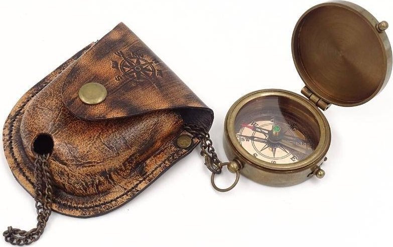 Upominkarnia Zamykany kompas z łańcuszkiem w skórzanym etui C-64