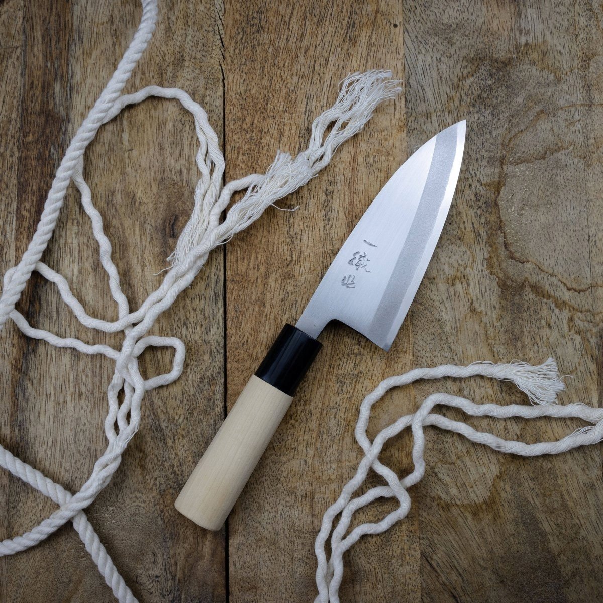 Nóż Deba Ittetsu Forge Shirogami#2 12 cm do ryb magnolia