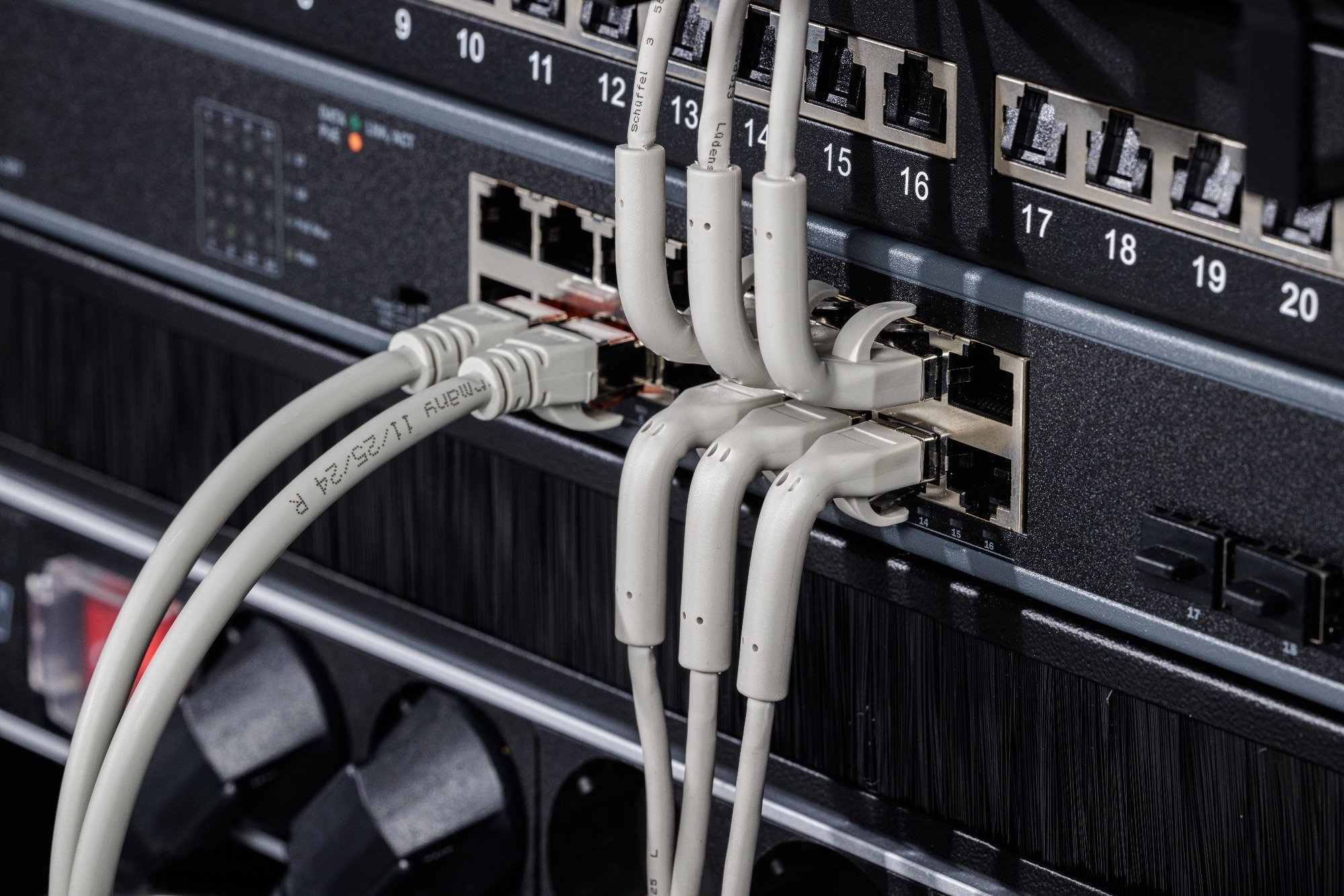 Digitus Kabel krosowany kątowy CAT 6A F-FTP, miedziany, 3 m, szary