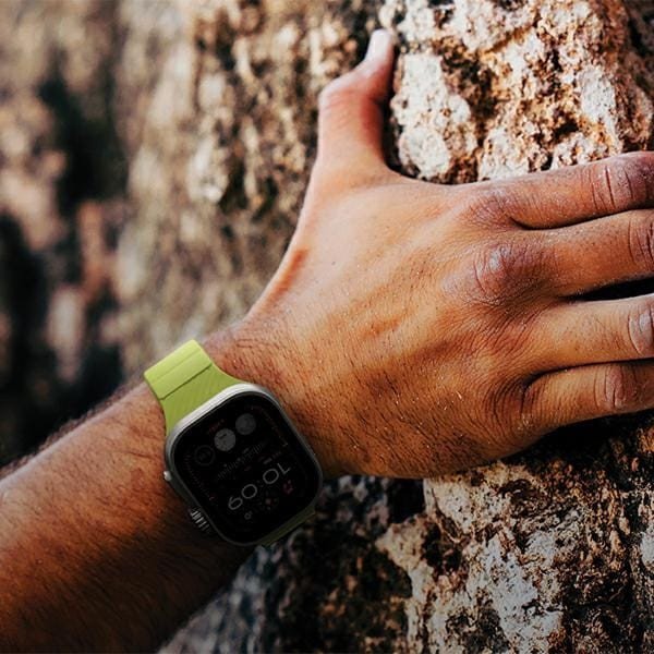 UNIQ pasek Stride Apple Watch Series1/2/3/4/5/6/7/8/9/SE/SE2/Ultra/Ultra 2 42/44/45/49mm FKM Rubber Strap ciemnozielony/moss green