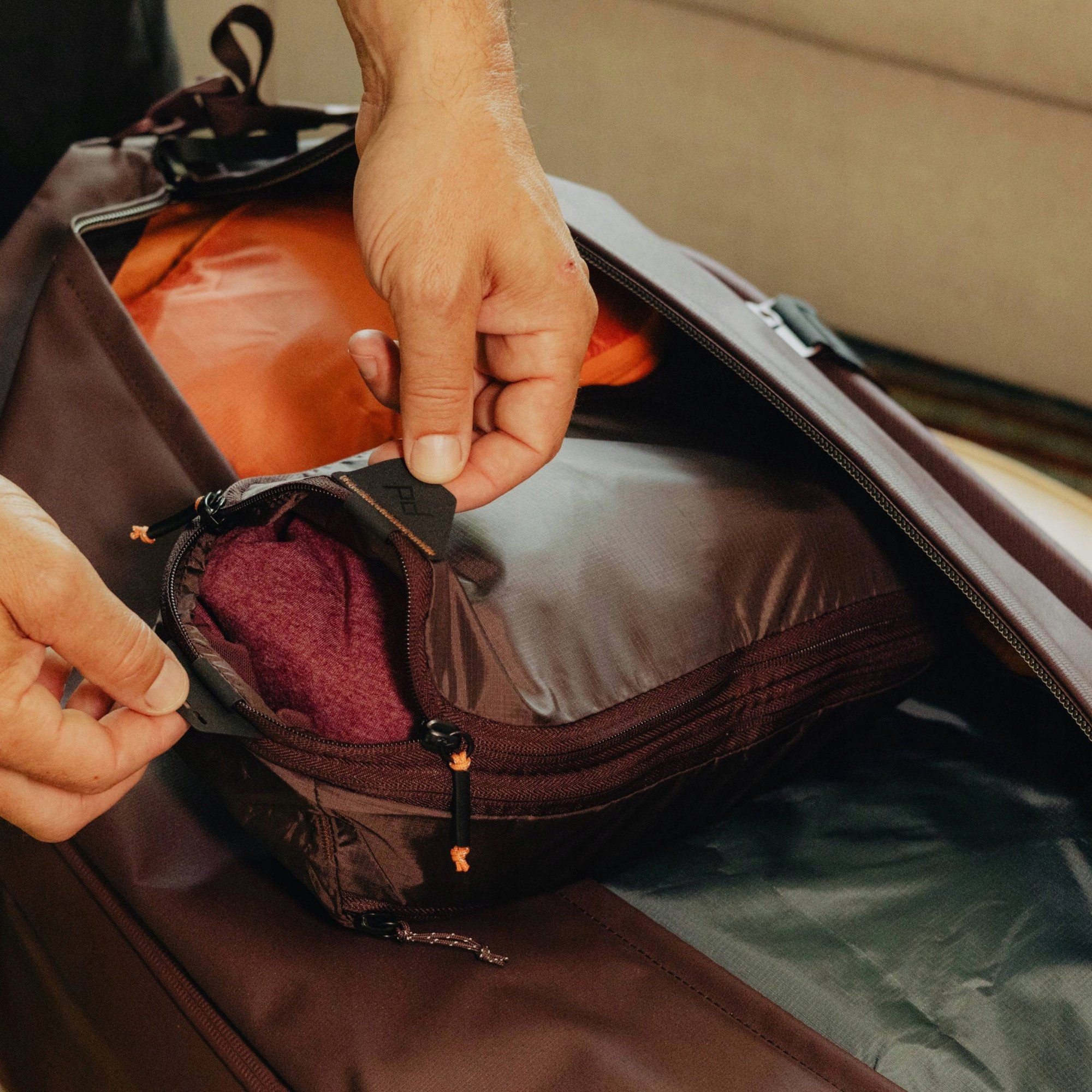 Pokrowiec Travel Line Peak Design Packing Cube Small Eclipse - fioletowy