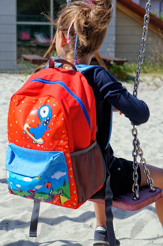 Hugger Plecak tornister dla dzieci Hugger, Let's Go! - Large, wiek 6-9 lat, wzór Monster Skaters Red