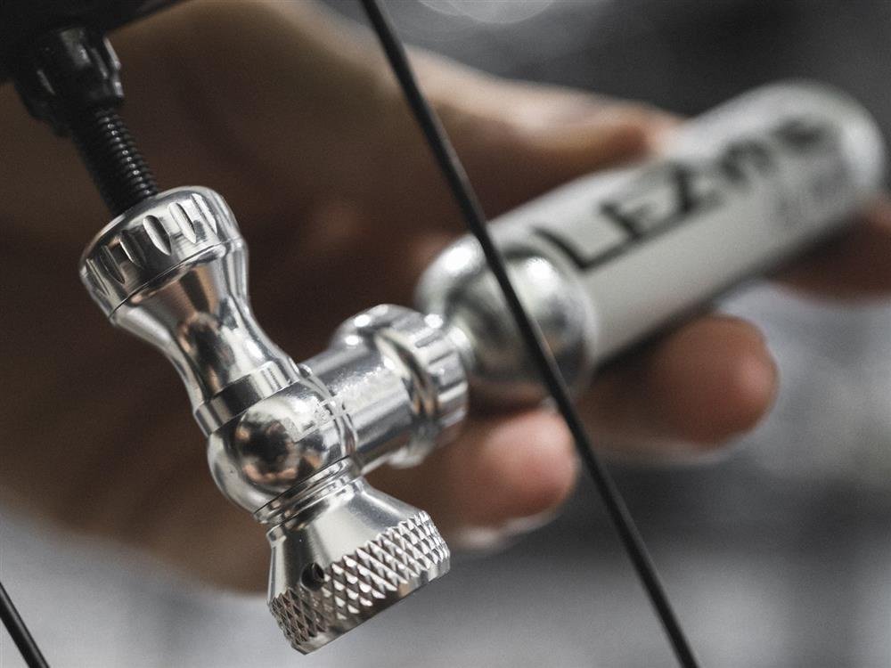 Pompka Lezyne Pump Head Control Drive CO2, srebrna