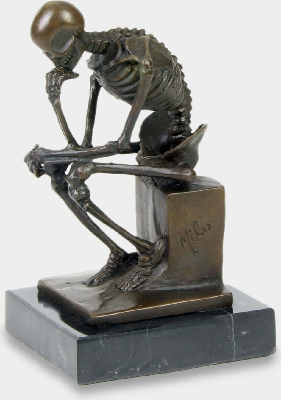 rzezbyzbrazu Zamyślony Szkielet Rzeźba z Brązu