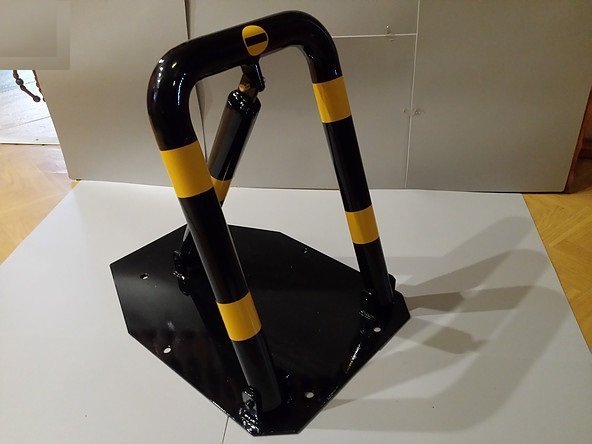 R-W BLOKADA PARKINGOWA SŁONIK NA KŁÓDKĘ. - biało-czerwony