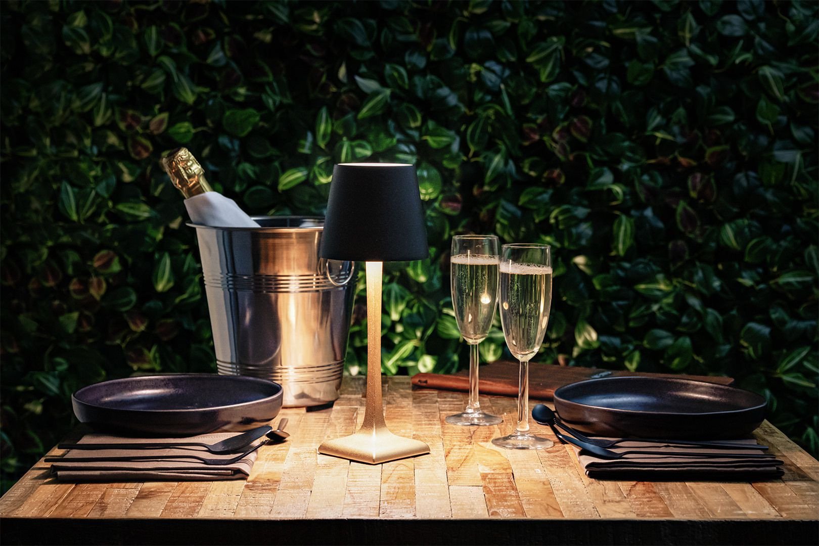 Securit® LED bordlampe ROMA, ledningsfri og genopladelig, gylden/sort