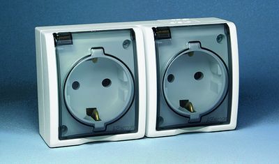 Kontakt-Simon Aquarius Gniazdo hermetyczne podwójne SCHUKO z/u 16A IP54 z klapką dymną białe AQGSz1-2/11a (WMQW-322101-1011)