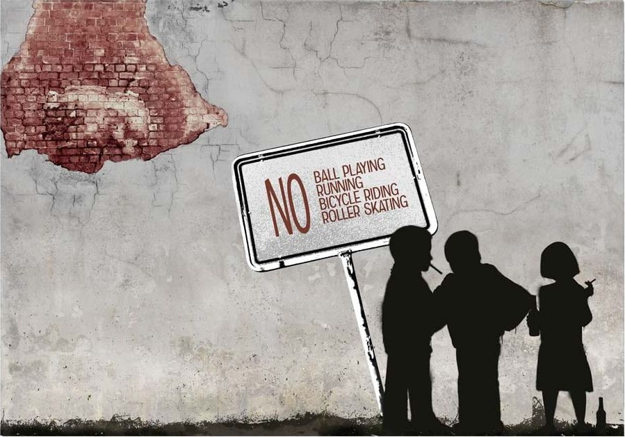 DecoNest Fototapeta - NO ball playing... - 150X105