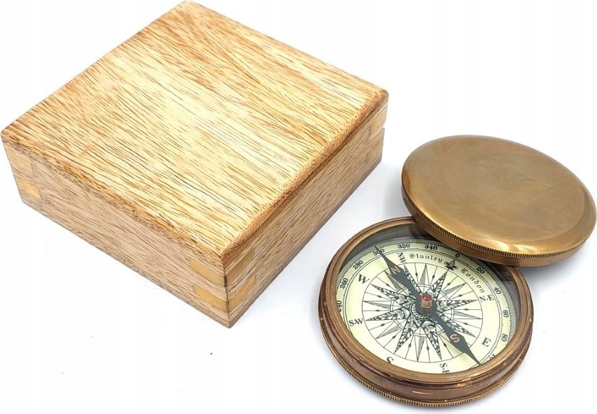 Kompas turystyczny w drewnianym pudełku 1042