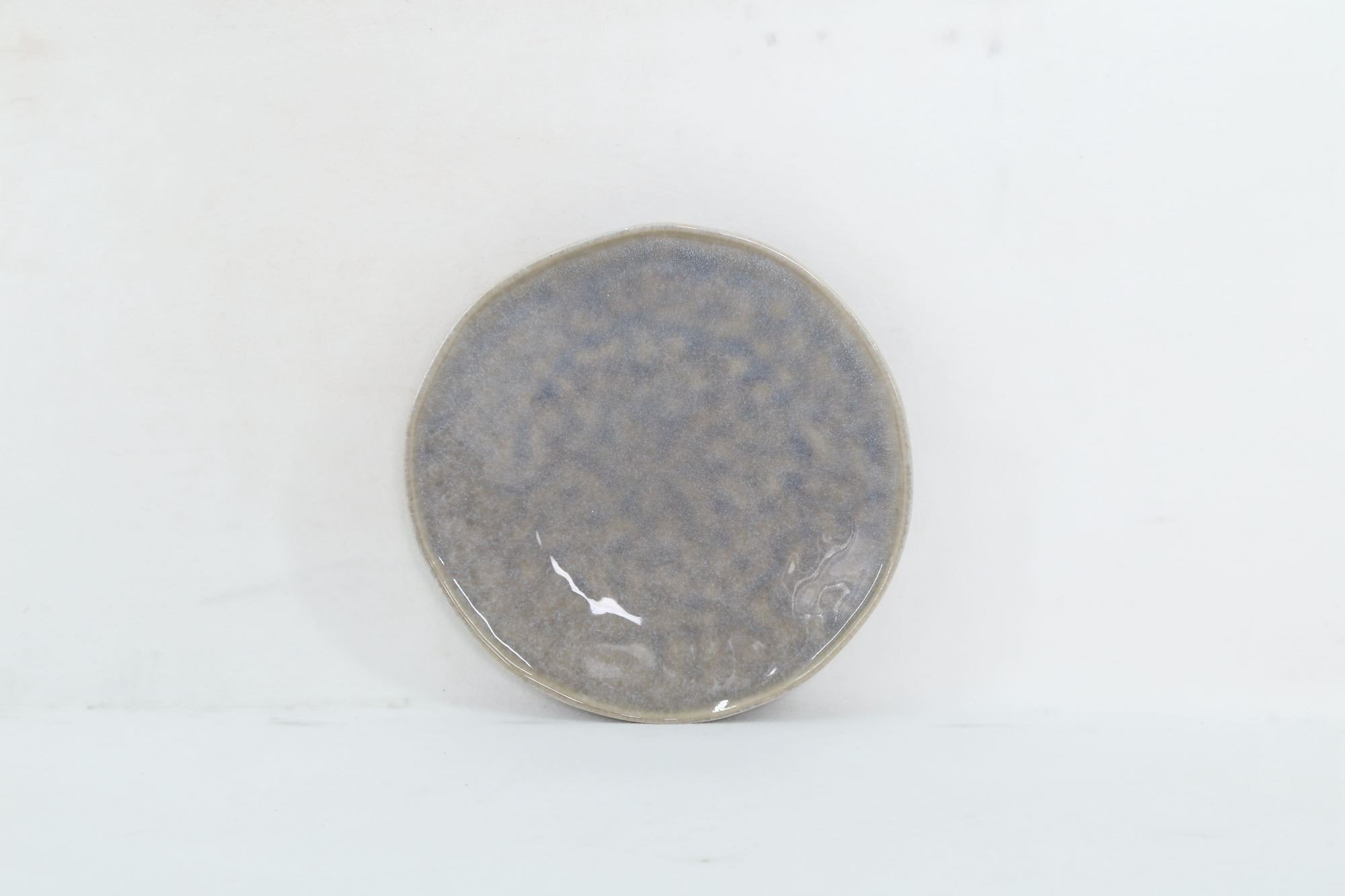 PLATE DESERT GREY SHELL 21.3CM