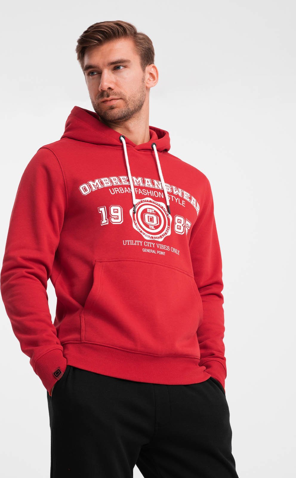 Ombre Męska bluza z kapturem kangurka z nadrukiem w stylu college czerwona V1 OM-SSPS-0143 S