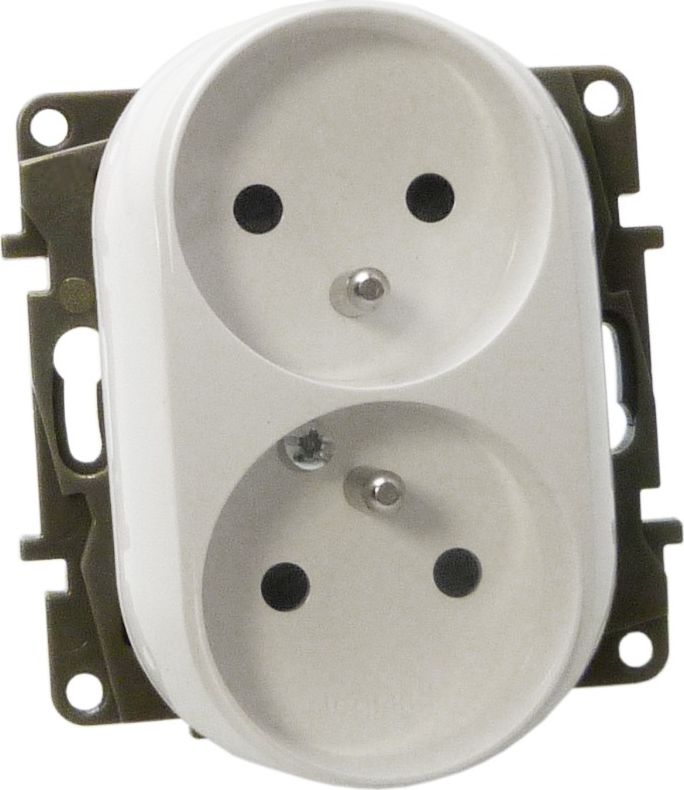 Legrand Gniazdo podwójne bez ramki z uziemieniem NILOE 764542 Legrand 2703