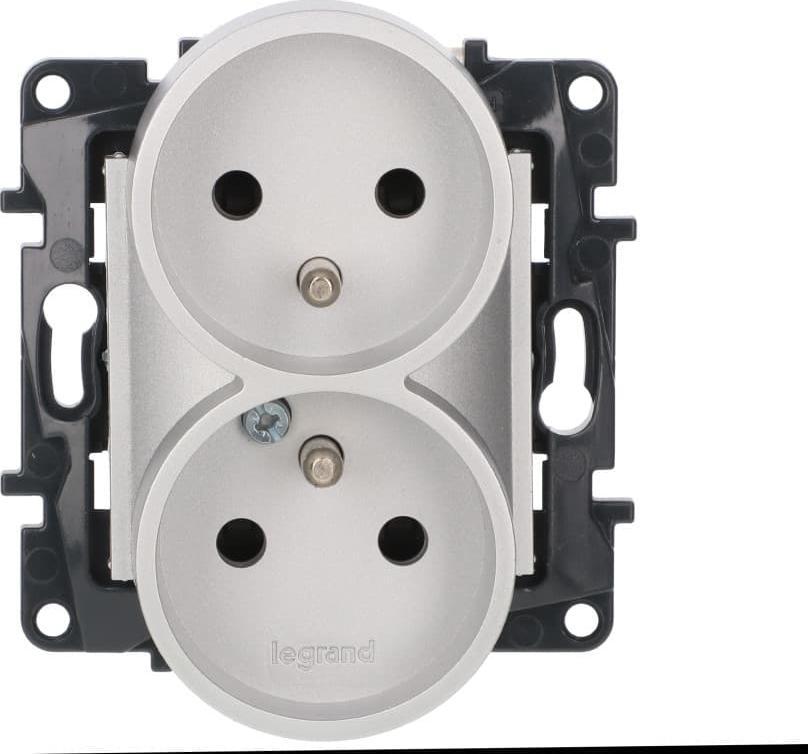 Legrand Niloe Step Gniazdo zasilające podwójne 2x2P+Z do ramek wielokrotnych, zaciski śrubowe, z przesłoną styków aluminium 863334