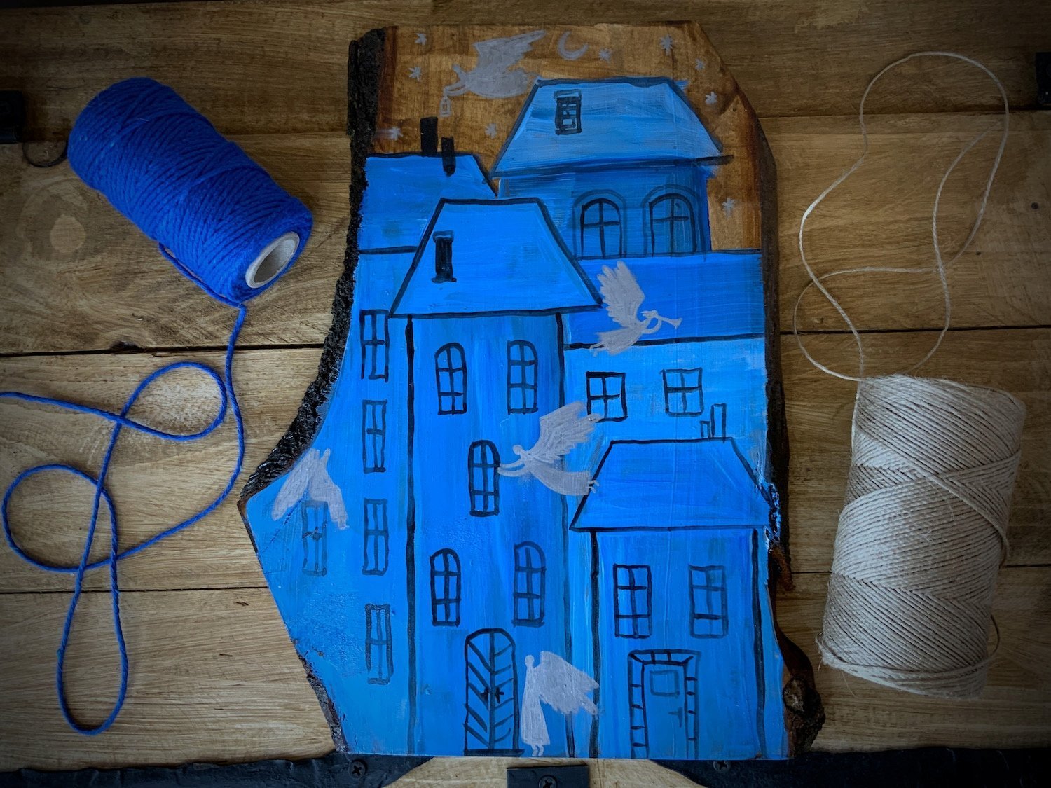 Miasto Aniołów - obrazek na desce z korą