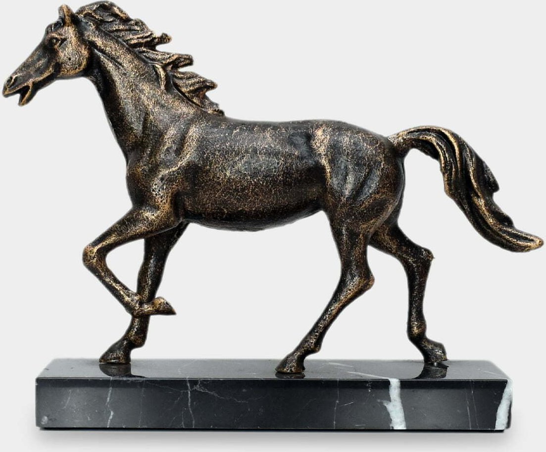 rzezbyzbrazu Koń Galopujący Rumak Żeliwna Figurka na Marmurze