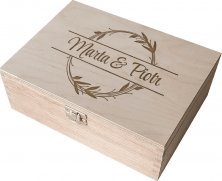 Koszulkowy Produkt personalizowany - Imiona - drewniana herbaciarka z grawerem
