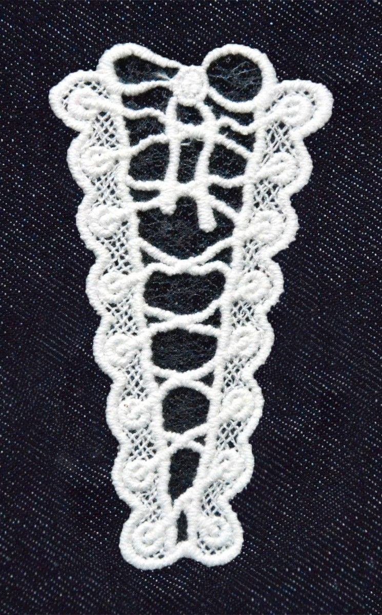 Ki-Sign Naprasow. Koronkowa Sznurowanie