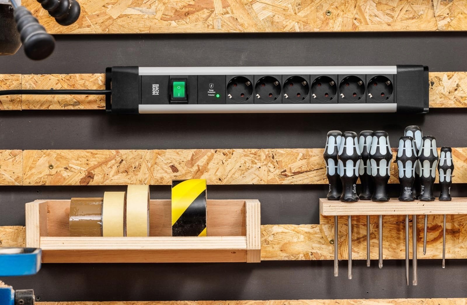 Kabel zasilający Bachmann CONNECTUS 3xCEE7/3, czerwony 10 A prąd 2,0 m wtyczka C14 szary