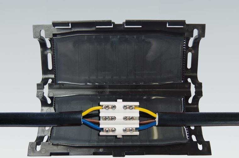 Cellpack EASY 4V Żelowa mufa przelotowa ze złączką śrubową czarna odporna na UV 389678