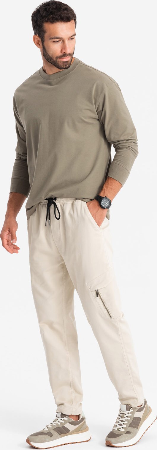 Ombre Dzianinowe męskie joggery z kieszeniami cargo kremowe V1 OM-PAJO-0199 M