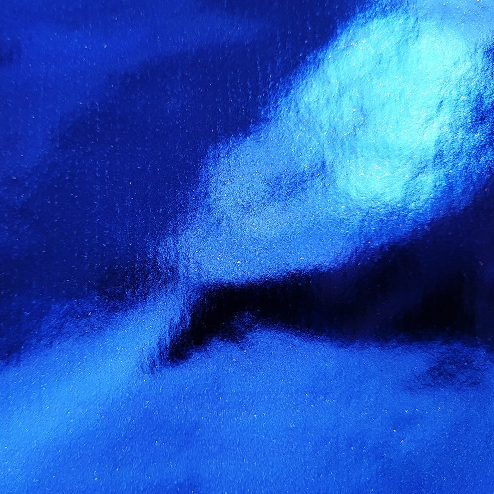 Papier niebieski połysk do pakowania 57cmx2m 2m349