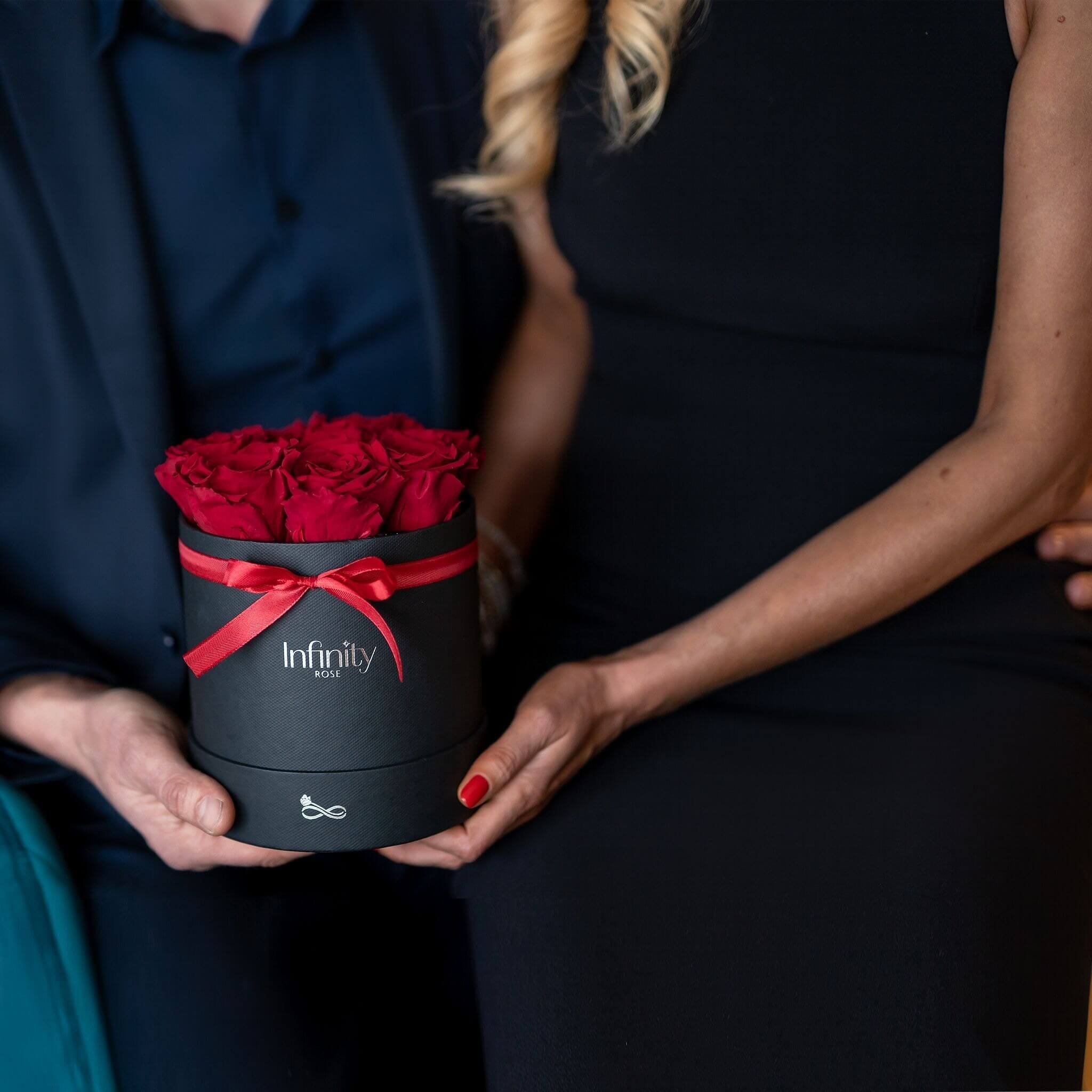 Infinity Rose Flower Box czerwone naturalne wieczne róże zaręczyny