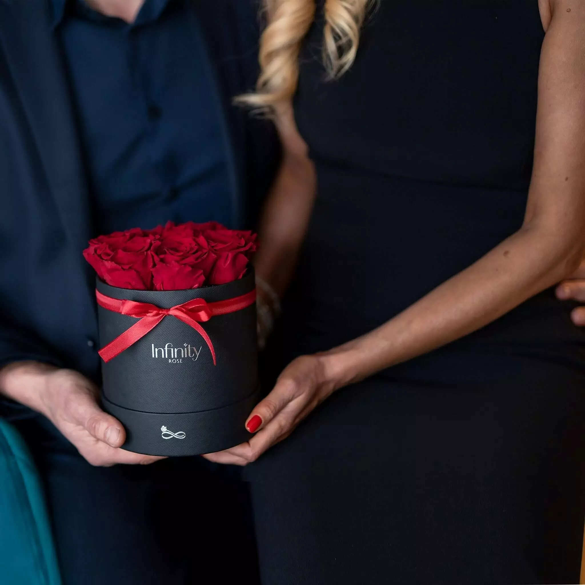 Infinity Rose Flower Box czerwone naturalne wieczne róże zaręczyny