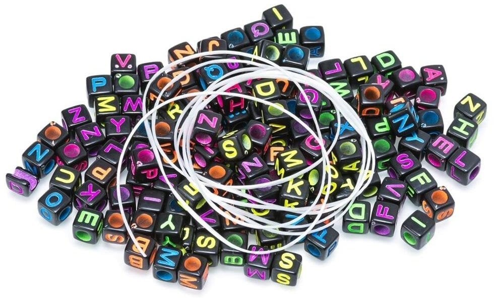 Koraliki literki czarna kostka 20g + sznurek 1m