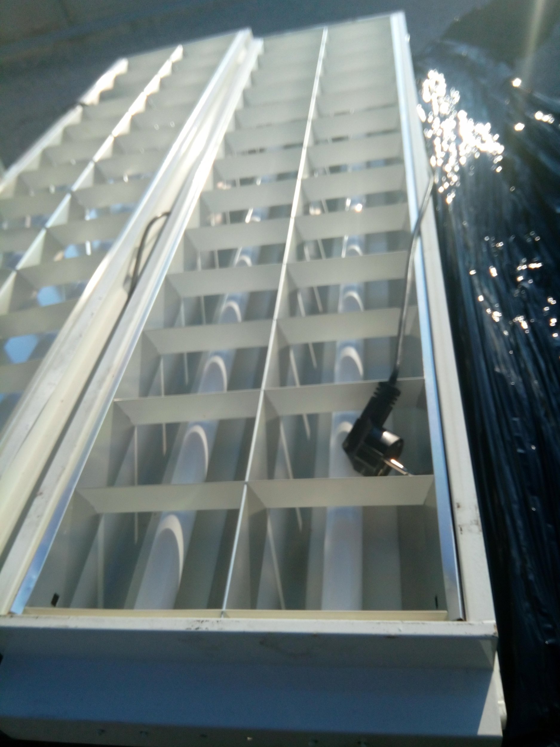 LUMINAIRE MOUNTED 0.5W 35LM 4000K 3XAAA