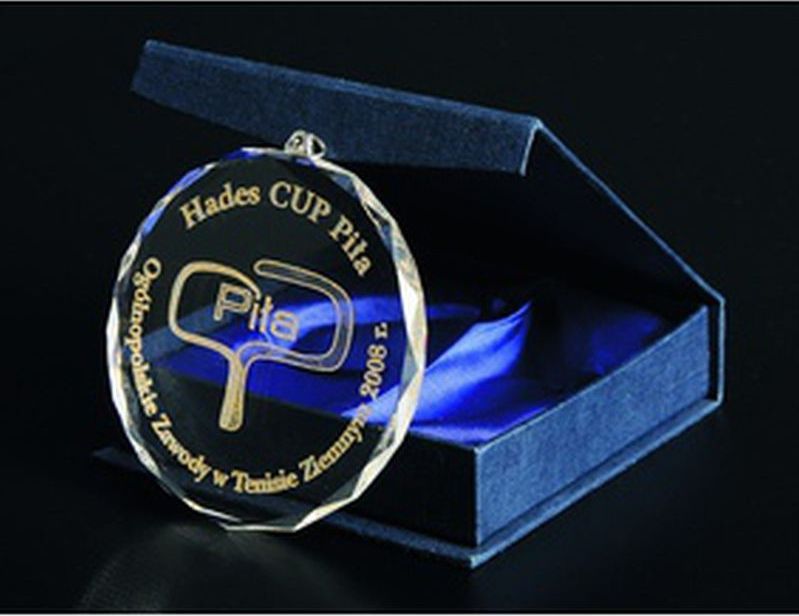 Tryumf Medal Szklany Grawerowany Z Etui + Wypełnienie Farbą