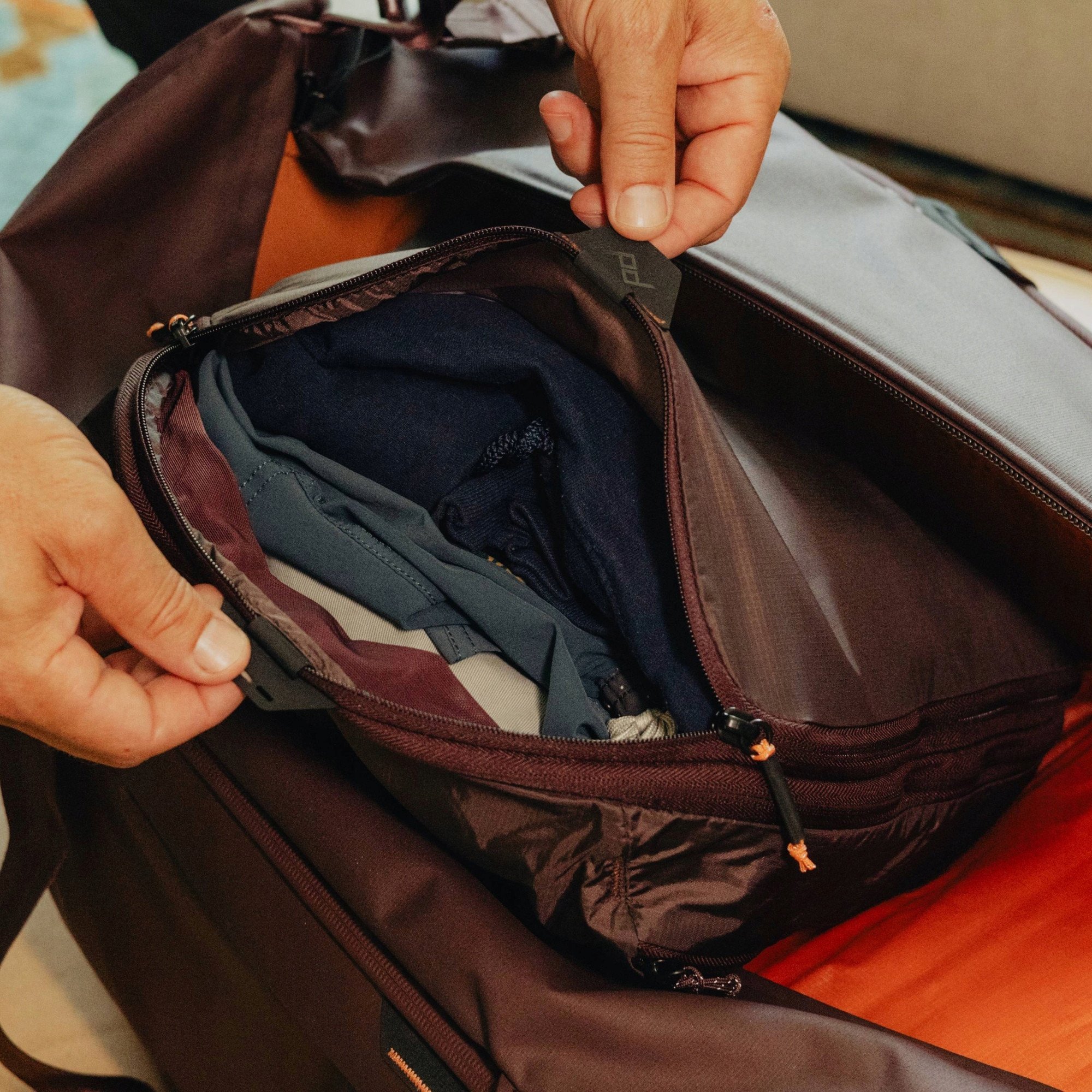 Pokrowiec Travel Line Peak Design Packing Cube Medium Eclipse - fioletowy