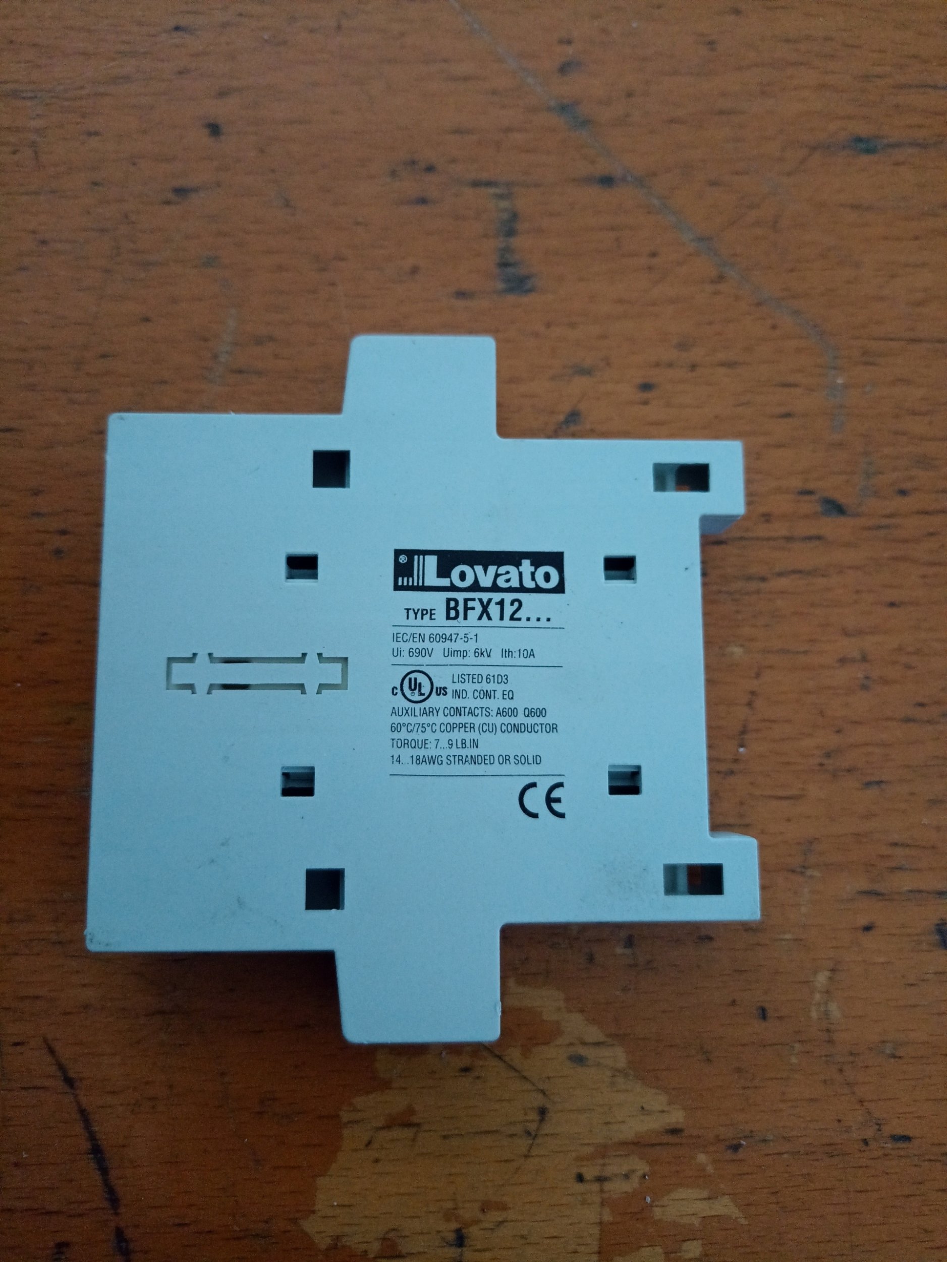 Lovato Electric Zestyki zestaw pomocniczy do styczników BF09...BF150 montaż boczny BFX1202