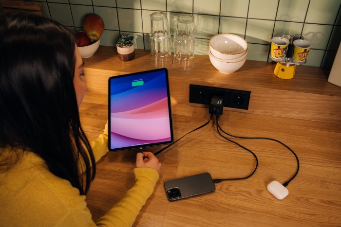 Verbatim Gan Charger 65W 2xUSB-C PD,1xUSB-A, retrac. Cable 32217