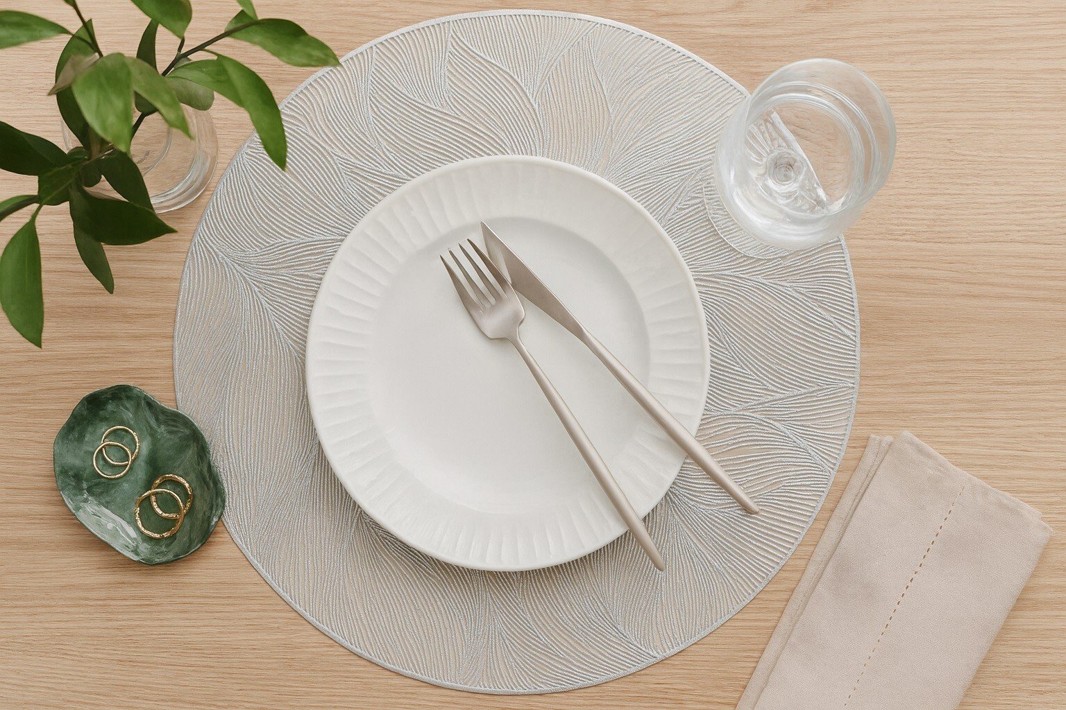 Mata stołowa 38 cm dekoracyjna Glossy srebrna 60252 wz. 2