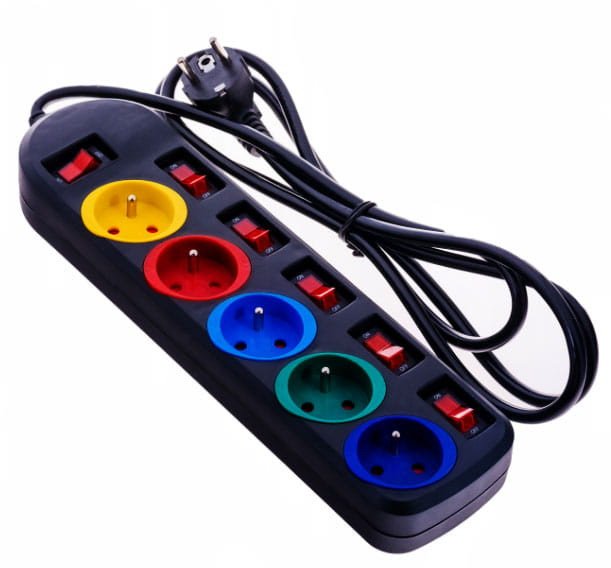 LISTWA NA 5 GNIAZD PRZEDŁUŻACZ 1,5M Z WYŁĄCZNIKAMI Black