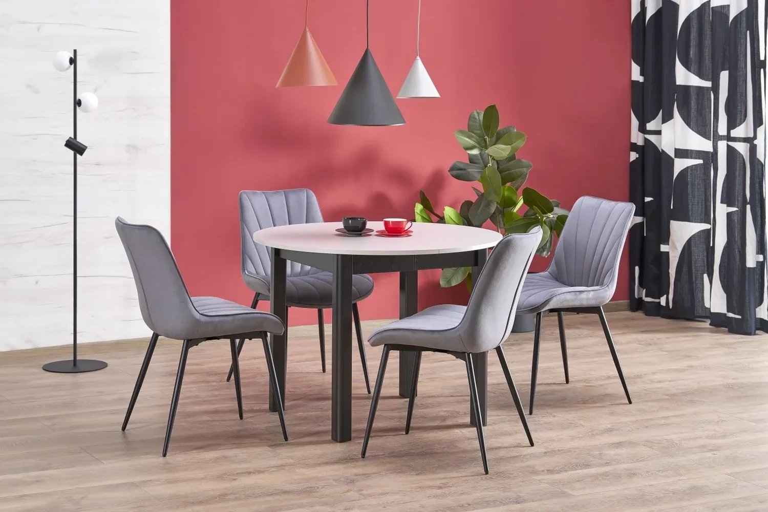 Stół rozkładany RINGO 102(142)x102 kaszmirowy/czarny HALMAR