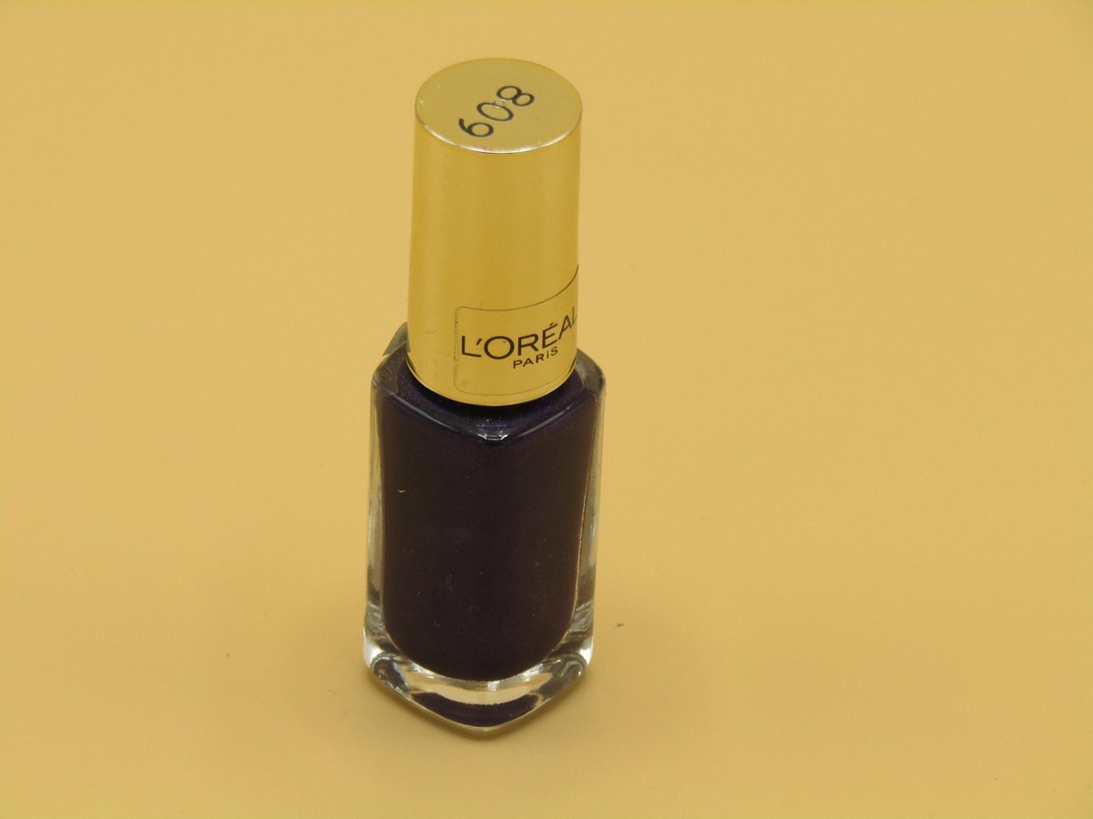L’Oreal Paris L'Oreal Paris, Color Riche Le Vernis, Nail Polish, 609, Divine Indigo, 5 ml For Women