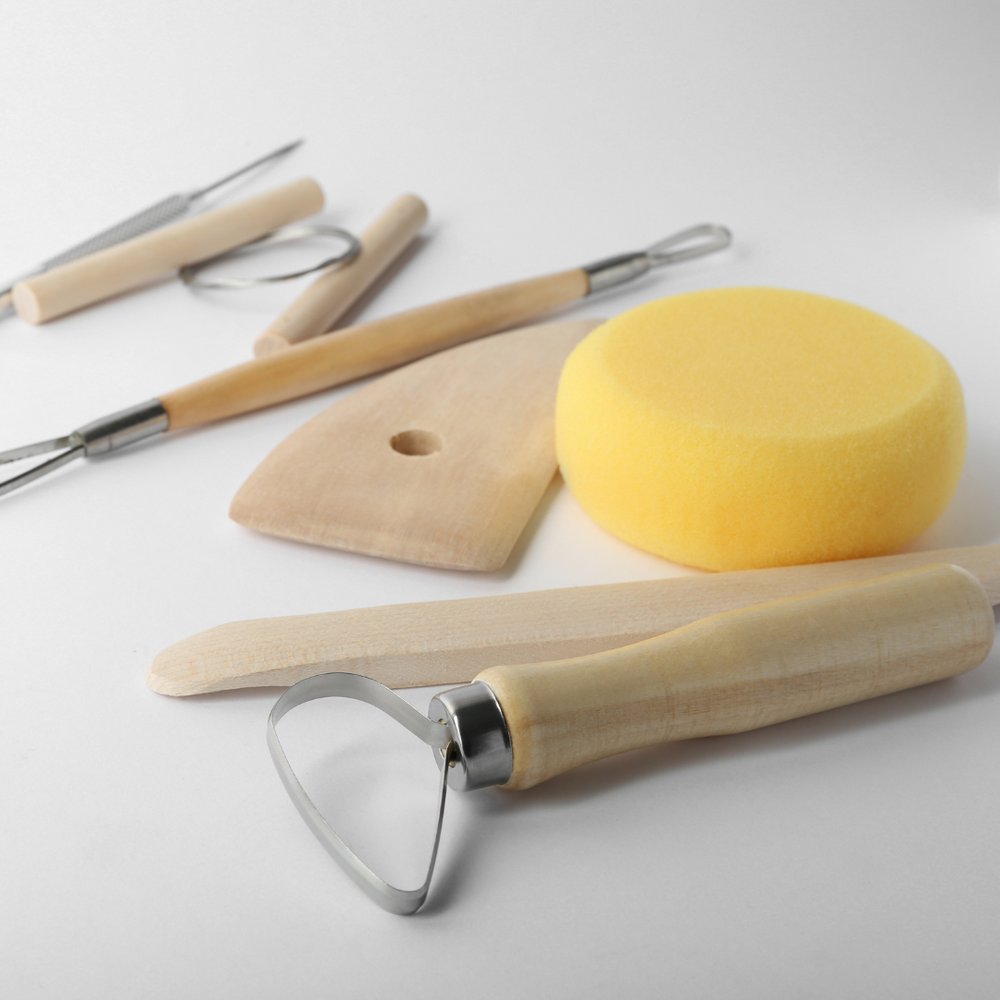 ZESTAW GARNCARSKI GLINA BIALA NARZEDZIA DO MODELOWANIA PEDZLE DREWNIANE