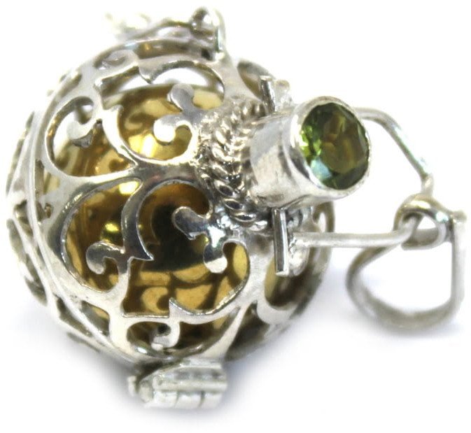 Wisiorek z dzwoneczkiem - Romans