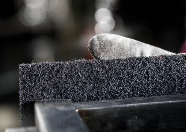 bosch powertools Bosch Expert fleece roll N880 Medium S, 100mmx10m, sanding sheet (black, 10 meter roll, for hand sanding)