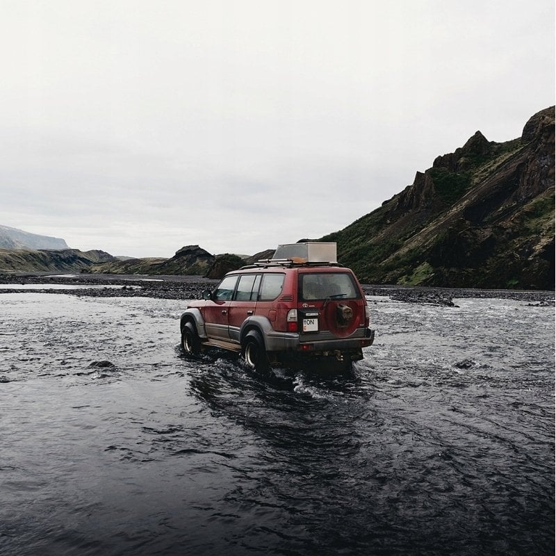 Przetwornica Hengst Zielony przetwornik samochodowy od 24V do 230V czysty sinusoidalny 150W/300W z USB