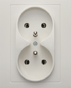 Hager Gniazdo podwójne z/u 16A IP20 kremowe - 5361838982