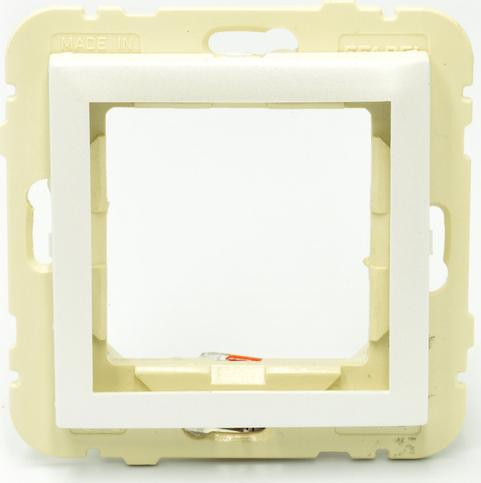 Efapel EFAPEL AQUARELLA PIERŚCIEŃ ADAPTUJĄCY DO MODUŁÓW 45x45 LODOWY 90881 SGE