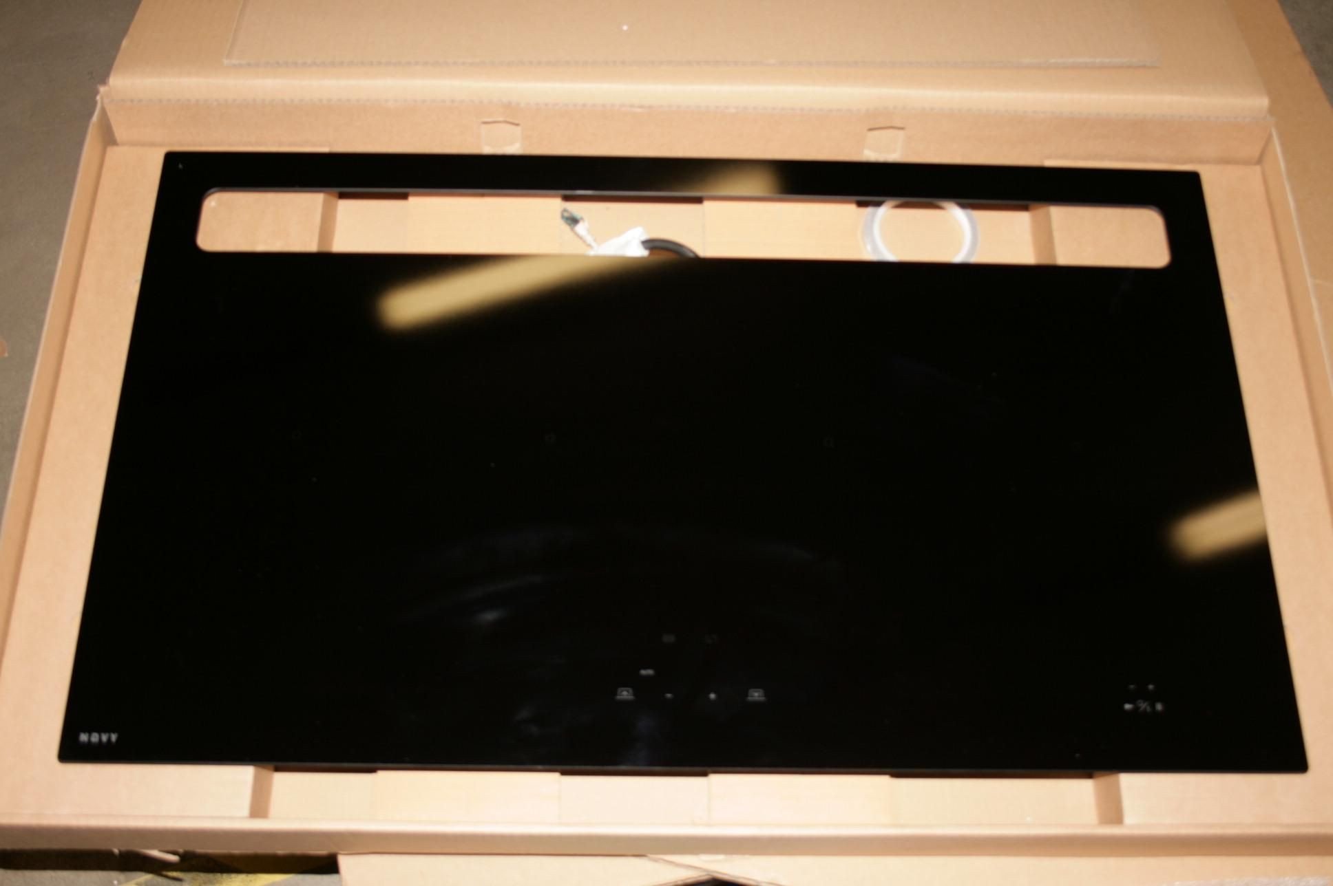 Novy | 1821 | Induction hob with built-in hood | 88 cm | Number of burners/cooking zones 4 | Yes | Black | Slider control with white LEDs. | USED, REF