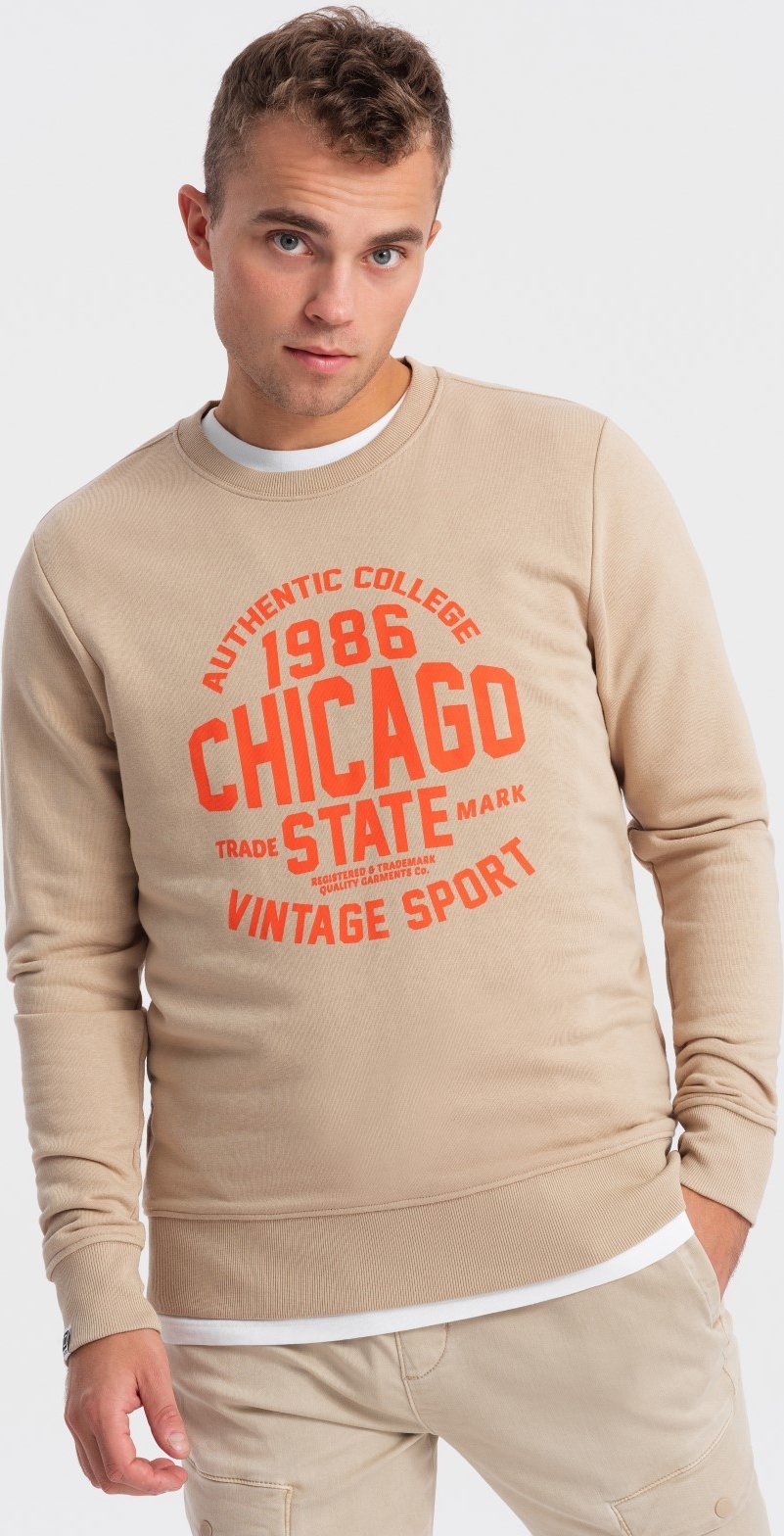 Ombre Bluza męska nierozpinana z nadrukiem collegowym - piaskowa V1 OM-SSPS-0154 S