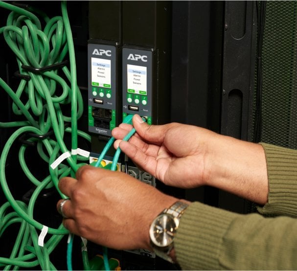 APC NetShelter Rack PDU Advanced Metered 7.4kW 1PH 230V 32A 332P6 40 Outlets