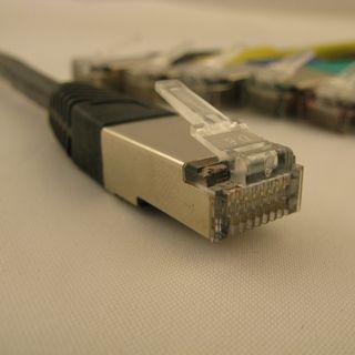 NetRack patchcord RJ45, osłonka zalewana, kat. 5e UTP, 15m czarny (BZPAT15UK)